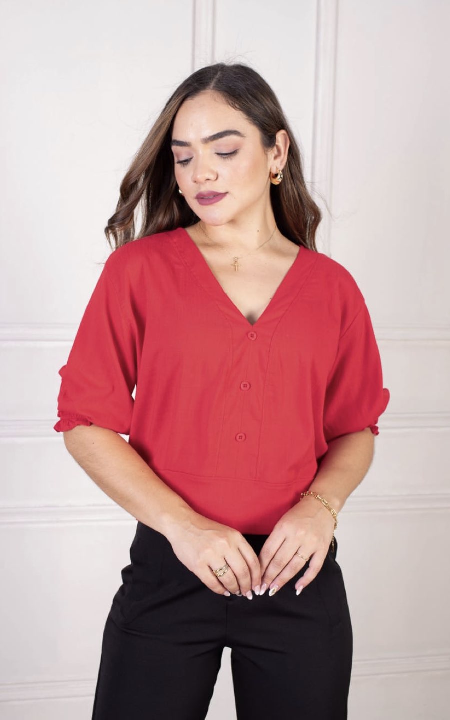 BLUSA ROJA CUELLO V | DELFIN ROSA