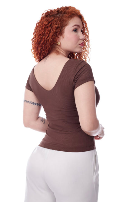 POLO BASICO CUELLO V MARRON | BOOM